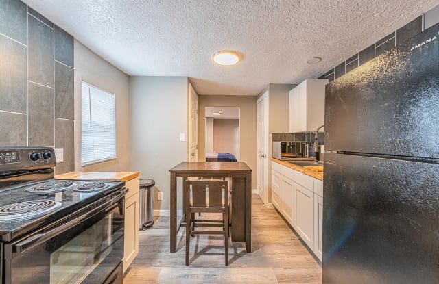 704 Pacific Avenue - 704 Pacific Avenue Southwest, Albuquerque, NM 87102