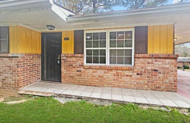 COMING SOON! Large 3-Bedroom, 1.5 Bath Ranch at I-285 & Bolton Rd - Housing Voucher accepted Gallery 3