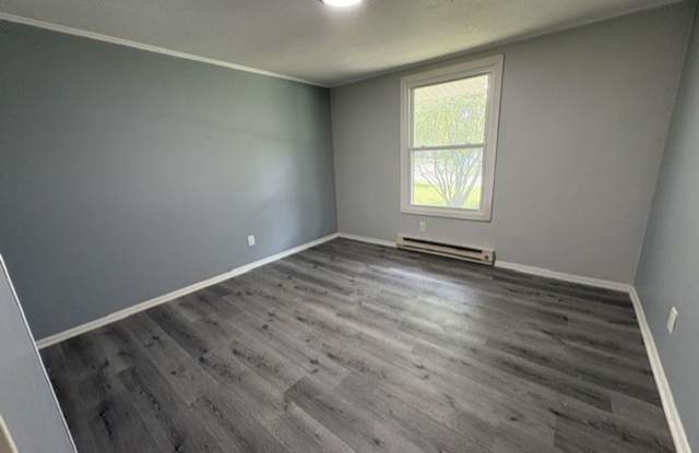 Budget-Friendly Kent Apartment with a Spacious Living Room Gallery 4