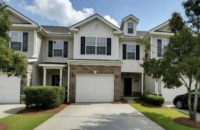 Like New town home centrally located to Ft. Stewart, HAAF,and Savannah Gallery 1