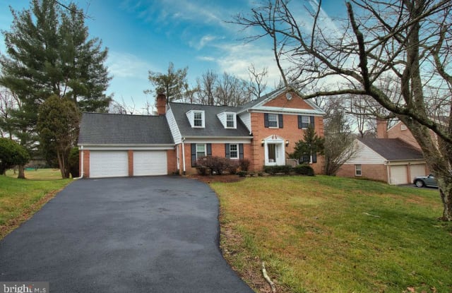 8208 BUCKSPARK LANE W - 8208 Buckspark Lane West, Potomac, MD 20854
