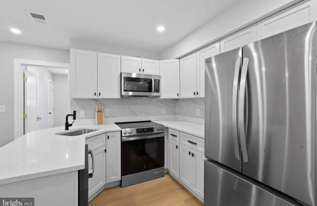1301 SOMERSET Place NW Gallery 2