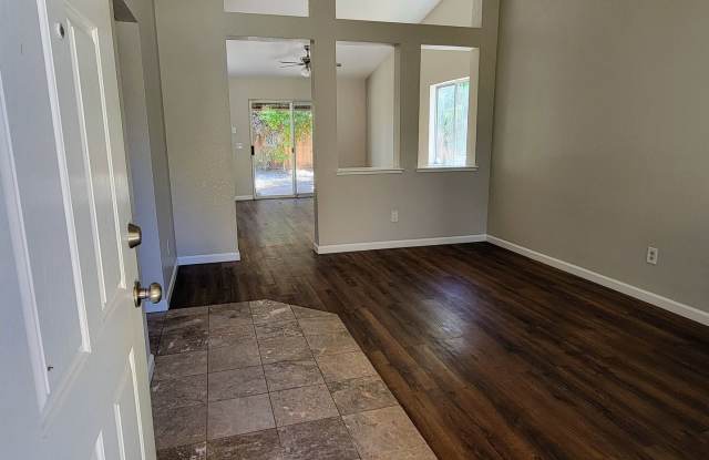 Back On The Rental Market Updated Cozy 4 Bedroom Single Story Home!!! Gallery 4