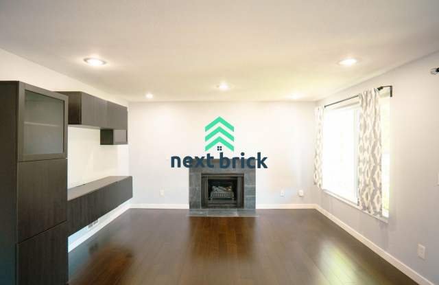 A beautiful 1 bedrooms and 1 bathrooms Condo - 7426 West Lake Sammamish Parkway Northeast, Redmond, WA 98052
