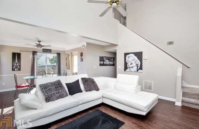 3764 Laurel Green Gallery 3