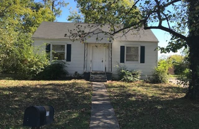1122 Poplar Ave - 1122 Poplar Avenue, Murfreesboro, TN 37129 1122 Poplar Ave - 1122 Poplar Avenue, Murfreesboro, TN 37129
