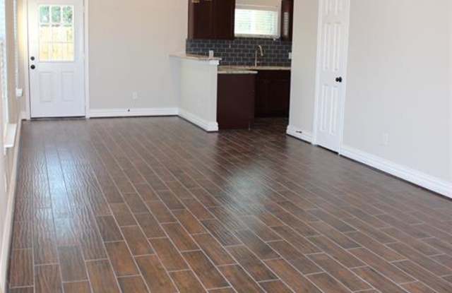 201 Danna Lane Gallery 3