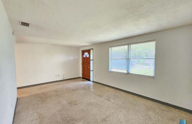 GORGEOUS 3 BEDS | 2 BATHS Home in Holiday Available for Rent! *MOVE-IN SPECIAL* Gallery 4