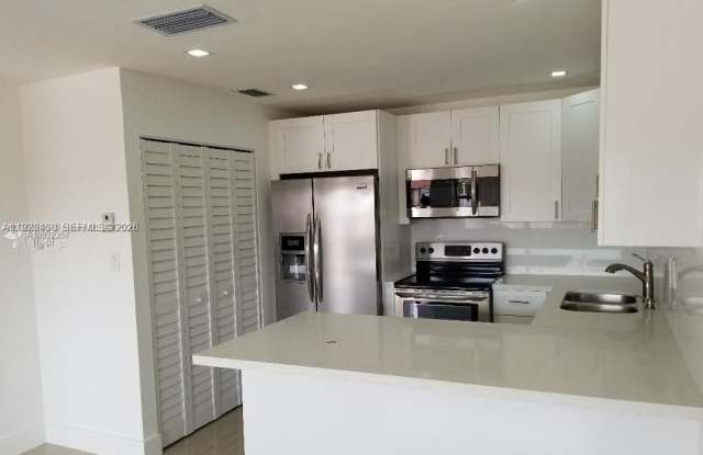 13231 SW 17th Ln photos photos