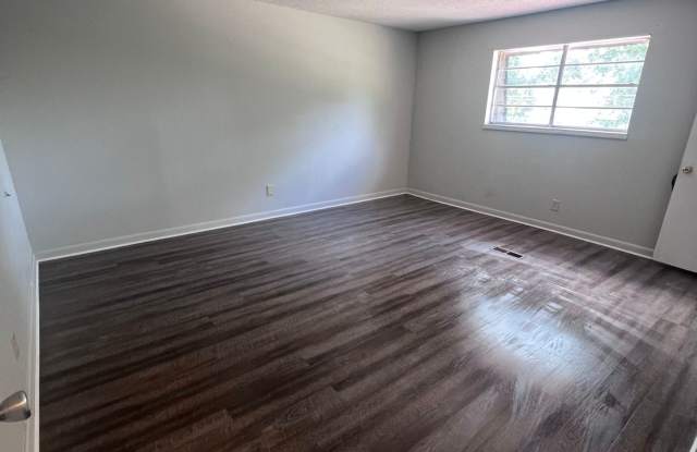 Charming studio apartment - All Utilities Included Gallery 3