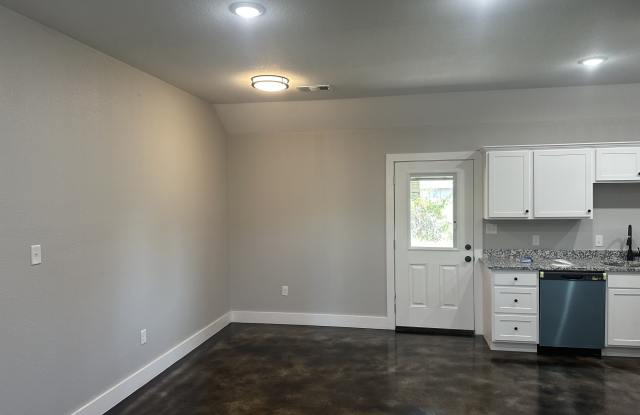 122 Redwood Drive Gallery 4