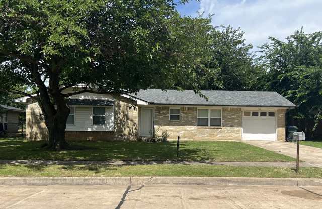 422 Beacon Ave - 422 Beacon Avenue, Norman, OK 73071