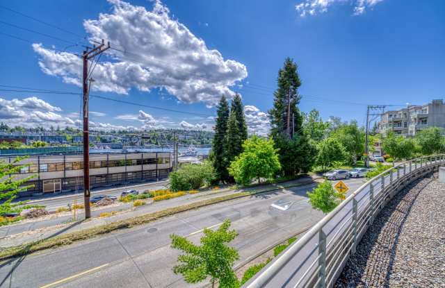 Pacific Pointe Apartments Gallery 3