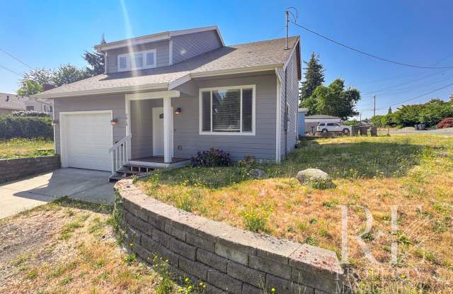 Vaulted Ceilings, Oversized Windows & Spacious Primary Suite | Bremerton photos photos