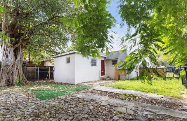 4201 NW 25th Ave photos photos