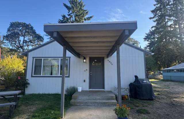 Cozy 3-Bedroom Rambler with Large Fully Fenced Yard in Lakewood photos photos