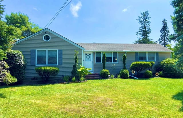 885 Little Neck Road - 885 Little Neck Road, Cutchogue, NY 11935