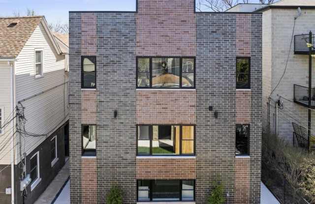 6106 North Hermitage Ave. Gallery 1
