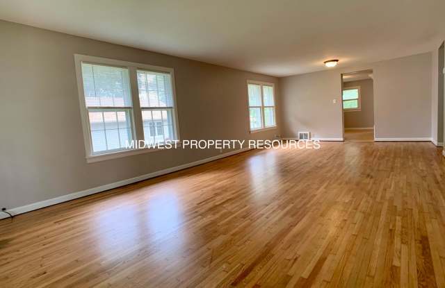 Adorable Bungalow in Downtown Lees Summit! Gallery 4