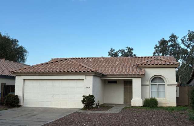 2 beds, 2 baths, 927 sqft - 2018 North 84th Lane, Phoenix, AZ 85037