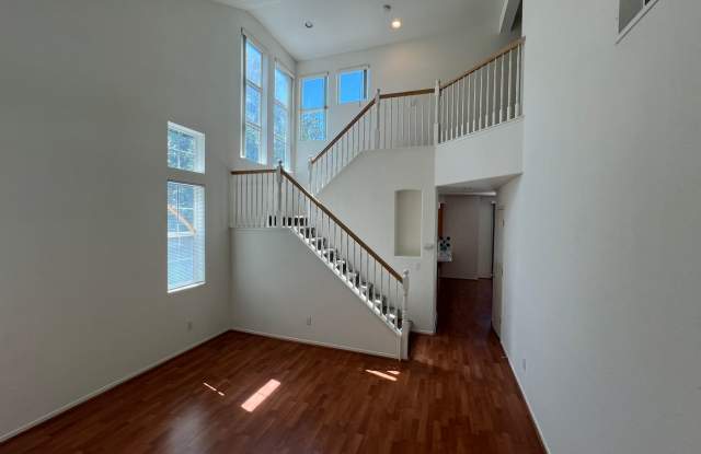 Natoma Station Home Near Schools, Lightrail, Shopping, and More! Gallery 2
