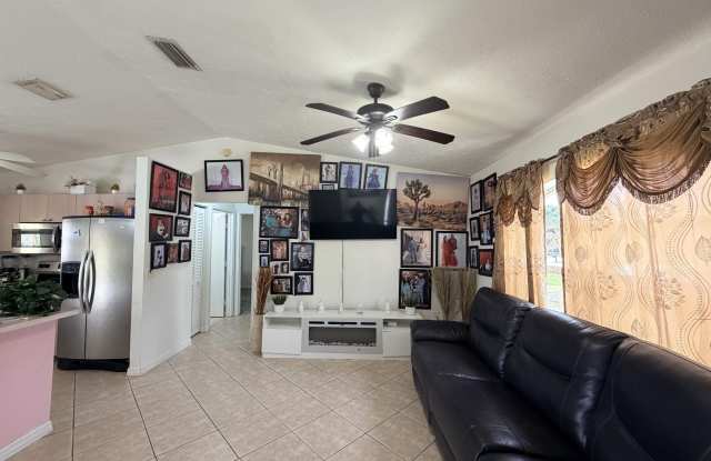 1342 SW Wampler Avenue Gallery 3