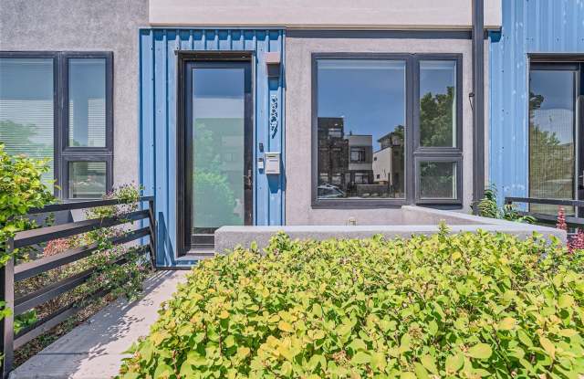 Luxurious 3br/3ba in RiNo + ROOFTOP PATIO! Gallery 4