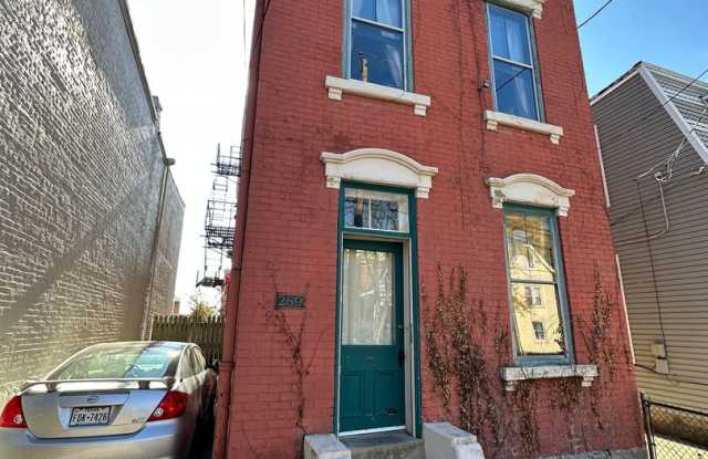 6 Bedroom House Available Next to UC Campus photos photos