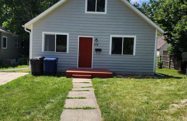 2 Beds and 2 Baths Home - 112 Davis Avenue, Des Moines, IA 50315