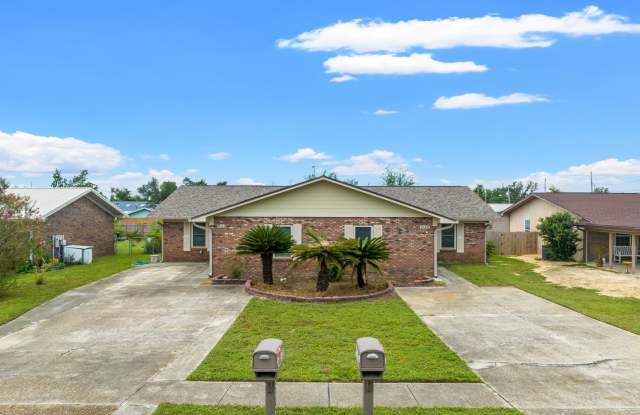 Charming 3Bed/2Ba Duplex Unit Convenient to Dining, Shopping & Tyndall AFB! *1/2 OFF Security Deposit for A-D Military!* Gallery 2