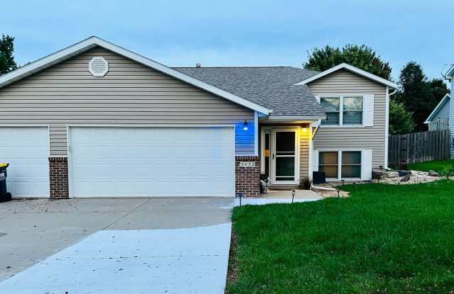 Spacious 5BR House in Lincoln Gallery 1