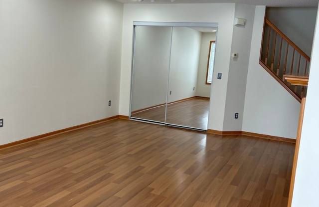 CHARMING 3 BEDROOMS 2 BATH TOWN HOUSE Gallery 4