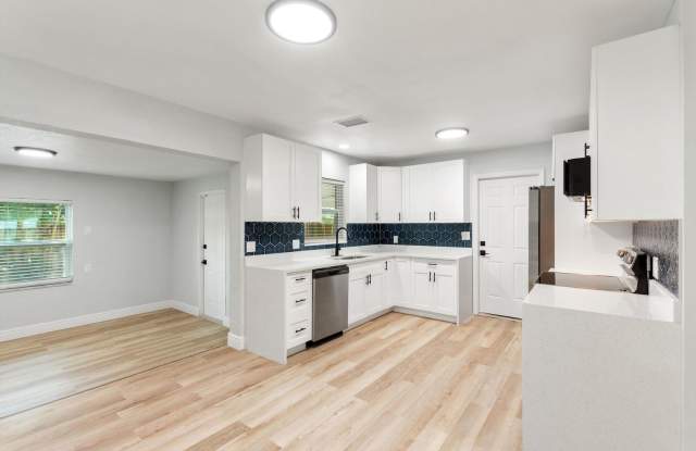 Beautifully Updated St. Petersburg Home – Minutes from the Gulf Beaches! Gallery 4