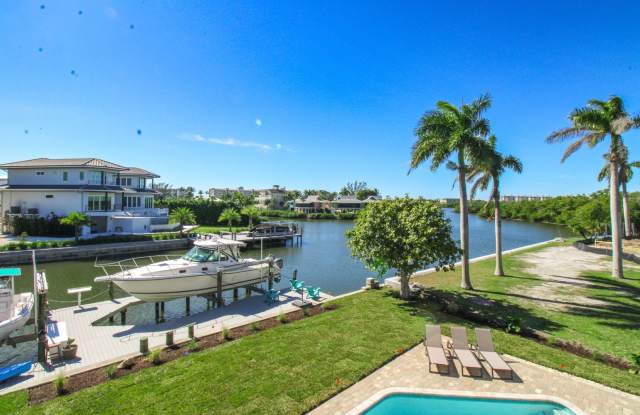 ** LUXURY WATERFRONT LIVING ** BRAND-NEW CONSTRUCTION  ** IMPERIAL SHORES OF BONITA SPRINGS ** 3 Bedrooms\3.5 Bathroom ** Seasonal  ** BE THE FIRST TO LIVE HERE ** DOLPHIN & MANATEE SIGHTINGS ** Gallery 3