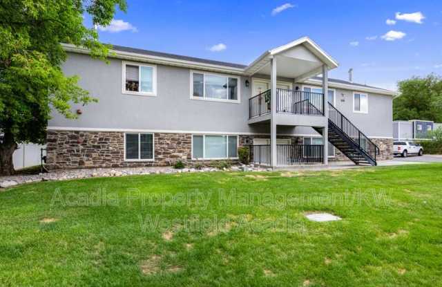 656 West Meadow Drive Gallery 2