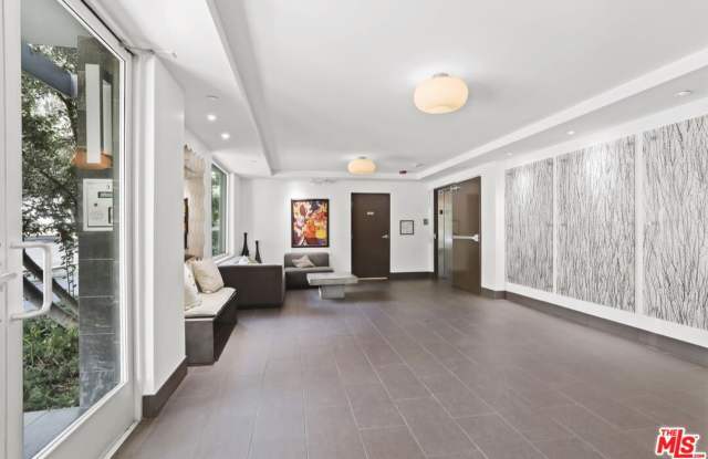 900 S Westgate Ave Gallery 3