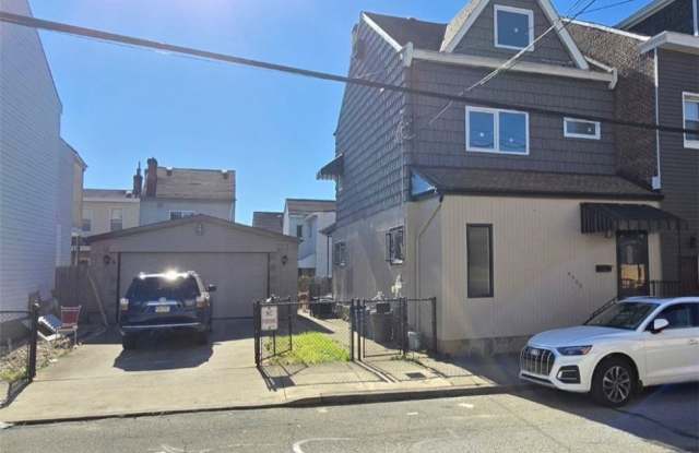 4560 Friendship Ave photos photos