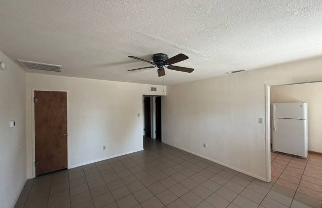 2 bed 1 bath Duplex Gallery 3
