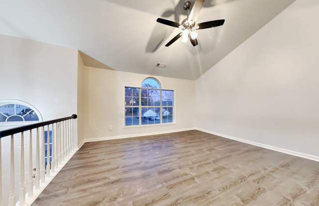 982 Forest Gln Gallery 4