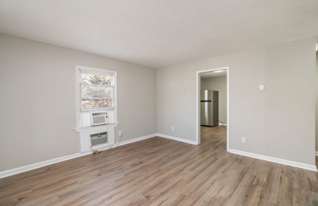 5608 Jacksboro Pike - 4 photos photos