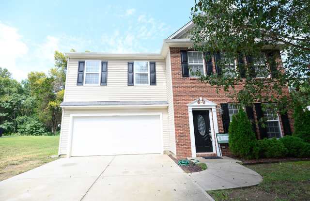 Spacious 4 bedroom and 2.5 Bath Home in Gramercy Park SE Greensboro with 2 car garage photos photos