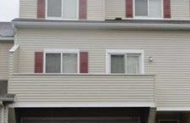 Spacious *3Bed*2Bath town home Cottage Grove Available May 1st! - 6754 Meadow Grass Lane South, Cottage Grove, MN 55016