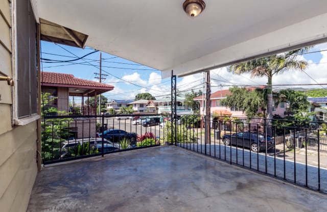 1719 Ashford Street - Upstairs - 1719 Ashford Street, Honolulu, HI 96819