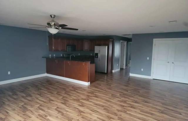 100 Stonecrest Drive Gallery 1