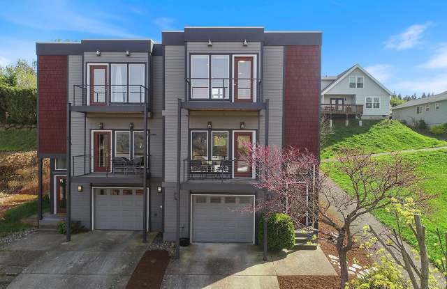 Application Pending - 3 Bedroom Townhouse For Rent In Hood River - 2885 Sherman Avenue, Hood River, OR 97031