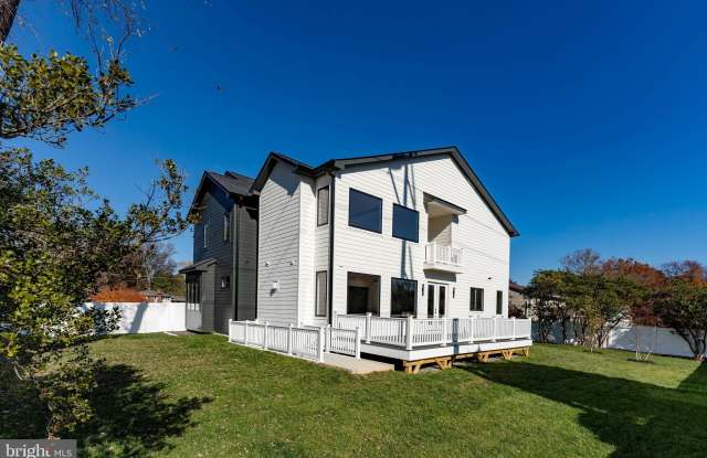 1009 WESTWOOD DRIVE NE Gallery 2
