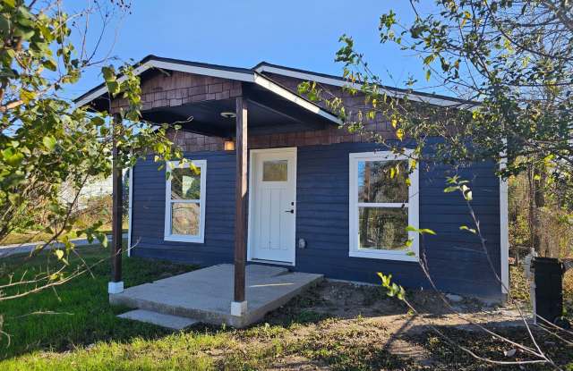 Beautifully Remodeled 3/1.5 Home in Historic Denver Heights with Modern Upgrades and a Park‑Like Backyard. Gallery 3