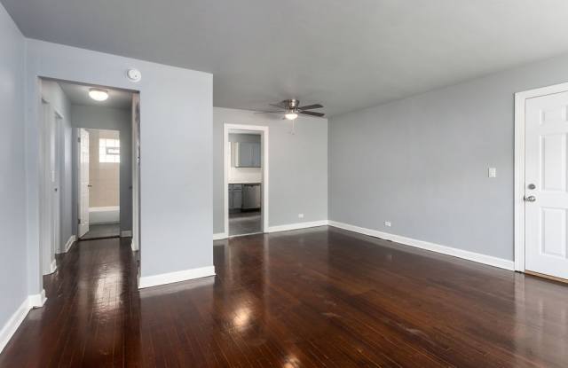 7427 N. Winchester, Unit 202 Gallery 3