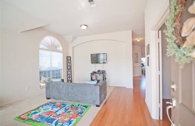 925 Stoneway Drive Gallery 2