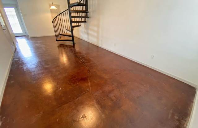 2-Bedroom, 2.5-Bath Townhome Located Across from McNeese Campus! Gallery 2